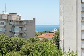 Modern 90 m2 apt With Balcony w the sea View