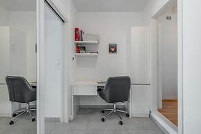 Modern 90 m2 apt With Balcony w the sea View