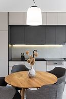 Modern 90 m2 apt With Balcony w the sea View