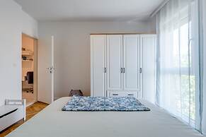 Modern 90 m2 apt With Balcony w the sea View