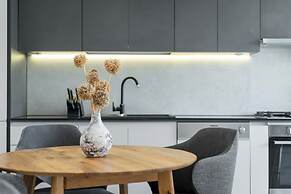 Modern 90 m2 apt With Balcony w the sea View