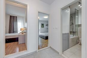 Modern 90 m2 apt With Balcony w the sea View