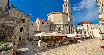 Modern 90 m2 apt With Balcony w the sea View