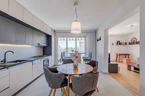 Modern 90 m2 apt With Balcony w the sea View