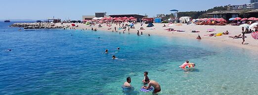 Modern 90 m2 apt With Balcony w the sea View