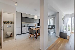 Modern 90 m2 apt With Balcony w the sea View