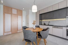 Modern 90 m2 apt With Balcony w the sea View