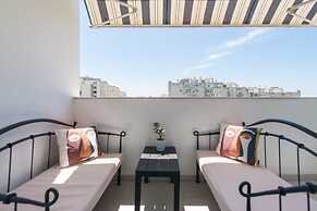 Modern 90 m2 apt With Balcony w the sea View