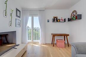 Modern 90 m2 apt With Balcony w the sea View