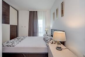 Modern 90 m2 apt With Balcony w the sea View