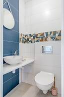 Modern 90 m2 apt With Balcony w the sea View