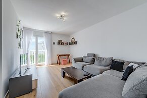 Modern 90 m2 apt With Balcony w the sea View