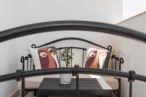 Modern 90 m2 apt With Balcony w the sea View