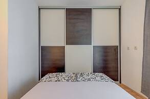 Modern 90 m2 apt With Balcony w the sea View