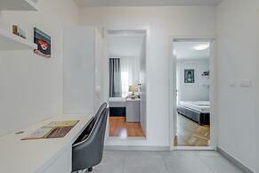 Modern 90 m2 apt With Balcony w the sea View