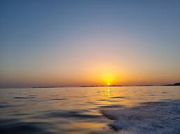 Large 120 m2 apt With Patio,1 min Walk From Beach