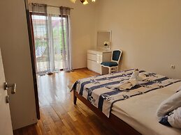 Large 120 m2 apt With Patio,1 min Walk From Beach