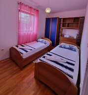 Large 120 m2 apt With Patio,1 min Walk From Beach