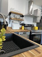 The Darmont Hotel and Suites