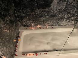 Foremanson Cave Hotel