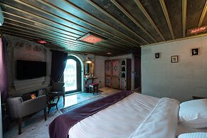 Foremanson Cave Hotel