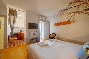 Downtown Modern Studio With Terrace by Vacationy