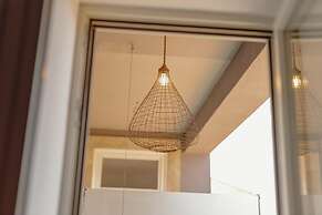 Downtown Modern Studio With Terrace by Vacationy