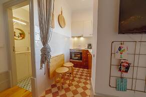 Downtown Modern Studio With Terrace by Vacationy