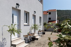 Apartments Siblings - New