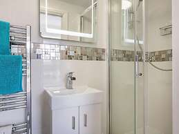 Lovely Villa 2 King 2 Singles 1double Sofa bed