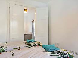 Lovely Villa 2 King 2 Singles 1double Sofa bed