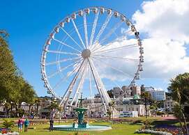 Lovely Villa 2 King 2 Singles 1double Sofa bed