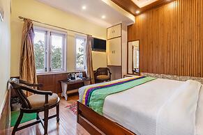 Treebo Greenland, Mall Road