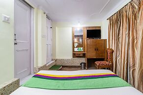 Treebo Greenland, Mall Road