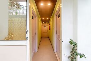 Treebo Greenland, Mall Road