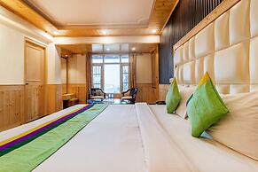 Treebo Greenland, Mall Road