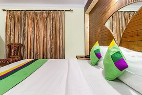 Treebo Greenland, Mall Road