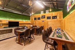 Treebo Greenland, Mall Road