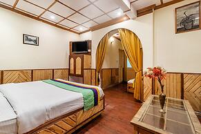 Treebo Greenland, Mall Road