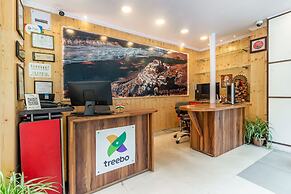 Treebo Greenland, Mall Road