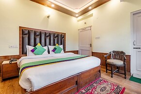 Treebo Greenland, Mall Road