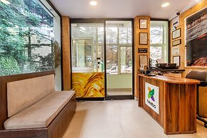 Treebo Greenland, Mall Road