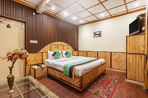 Treebo Greenland, Mall Road