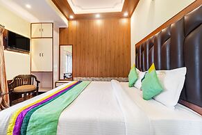 Treebo Greenland, Mall Road