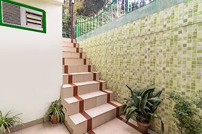 Treebo Greenland, Mall Road