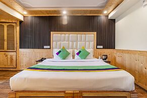 Treebo Greenland, Mall Road