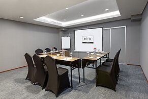 Hotel Neo Gading Solo