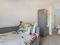 Lovely Villa 3 Kings 1double Sofa bed