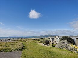 Sea and Mountain View Sunbeach Holiday Snowdonia