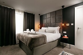 Luxe Experience - Premium Central House
